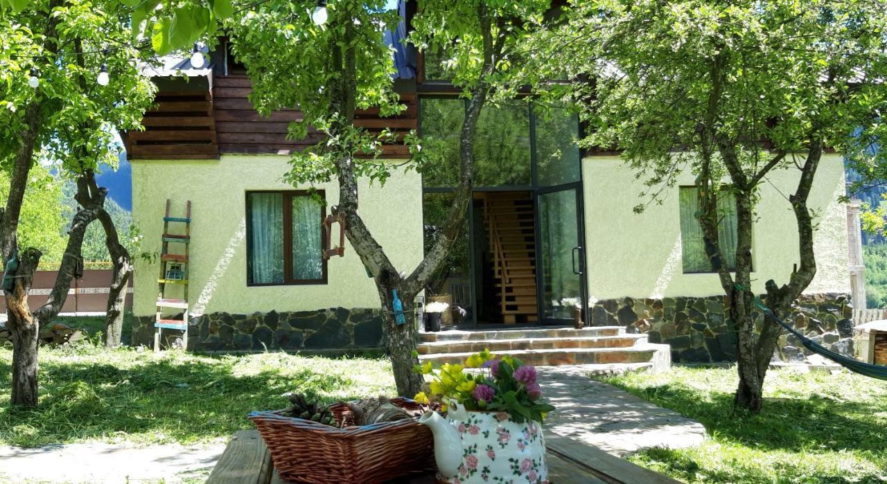 Отель Ioska'S House Местия Экстерьер фото